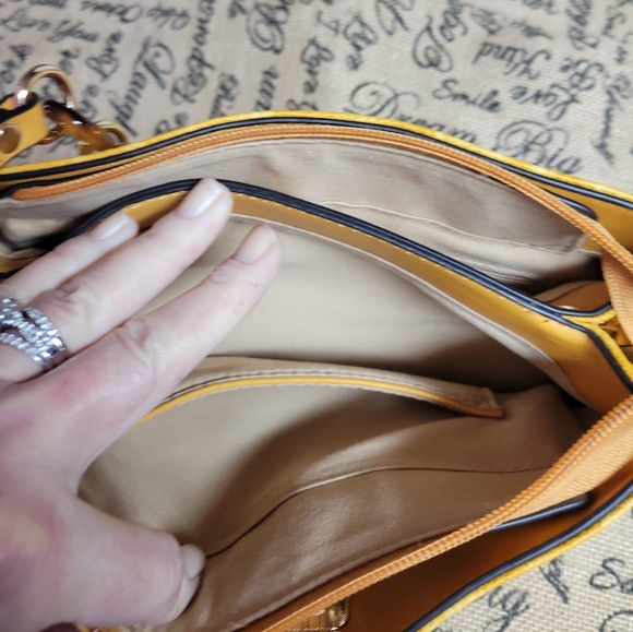 Gently used Sondra Roberts Squared yellow hand bag tortoise chain gold - Picture 12 of 16